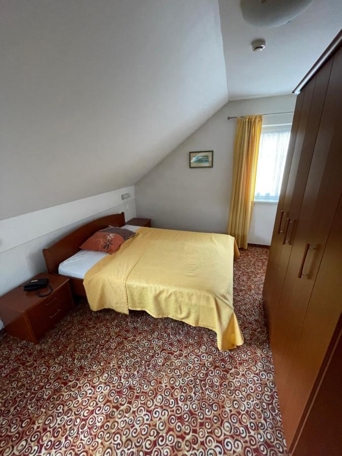 Hotel Gostisce Senica Senovo Exterior foto