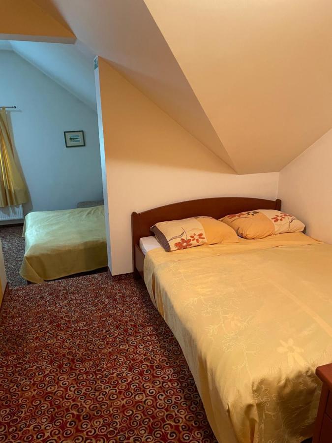 Hotel Gostisce Senica Senovo Exterior foto